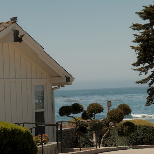 Fireside Inn on Moonstone Beach